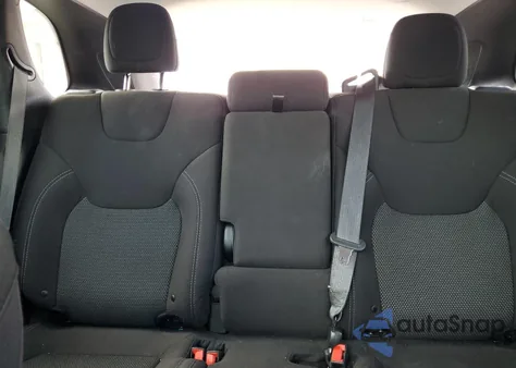 2019 Jeep Cherokee Latitude z USA, uszkodzony, nr VIN 1C4PJLCB5KD421685